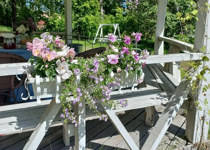 Bobackan Pihatorpan Kammarit Bed & Breakfast Alvettula